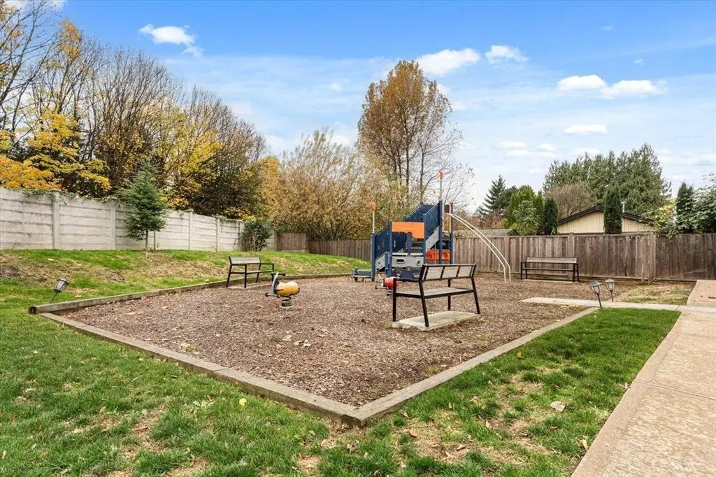 Photo 5 of 23 at #6 – 45608 Bernard Avenue