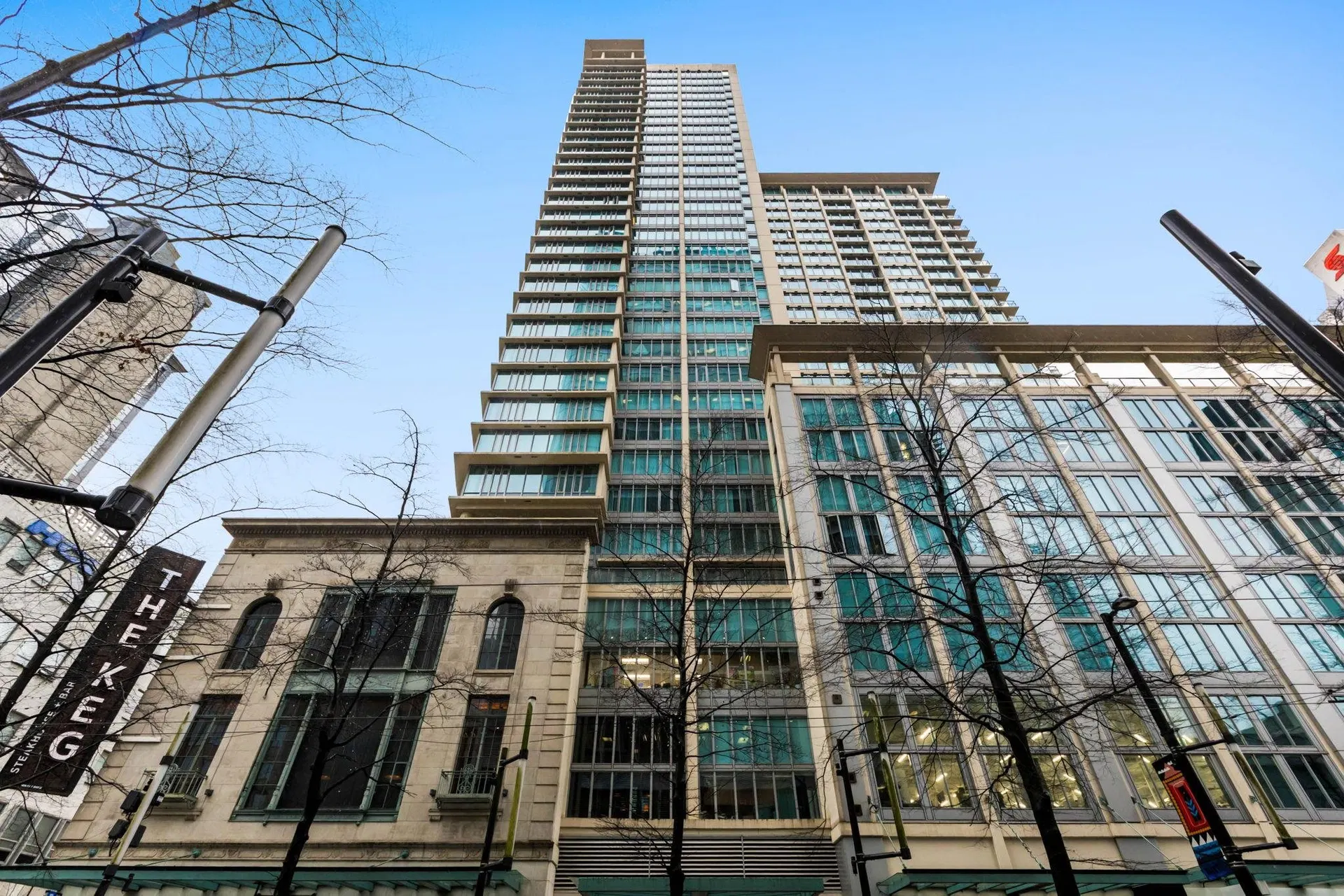 Photo 2 of 32 at #409 – 610 Granville Street
