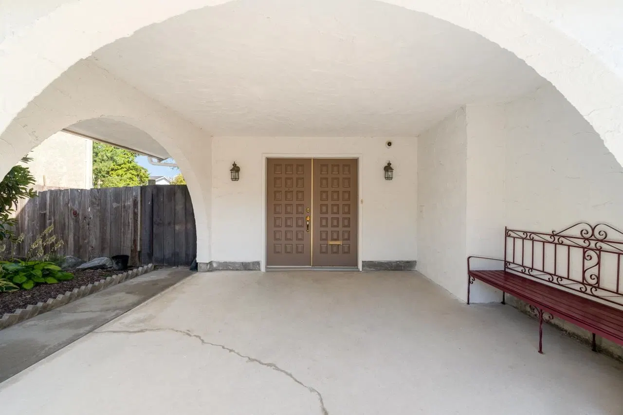 Photo 2 of 21 at 9551 Snowdon Avenue