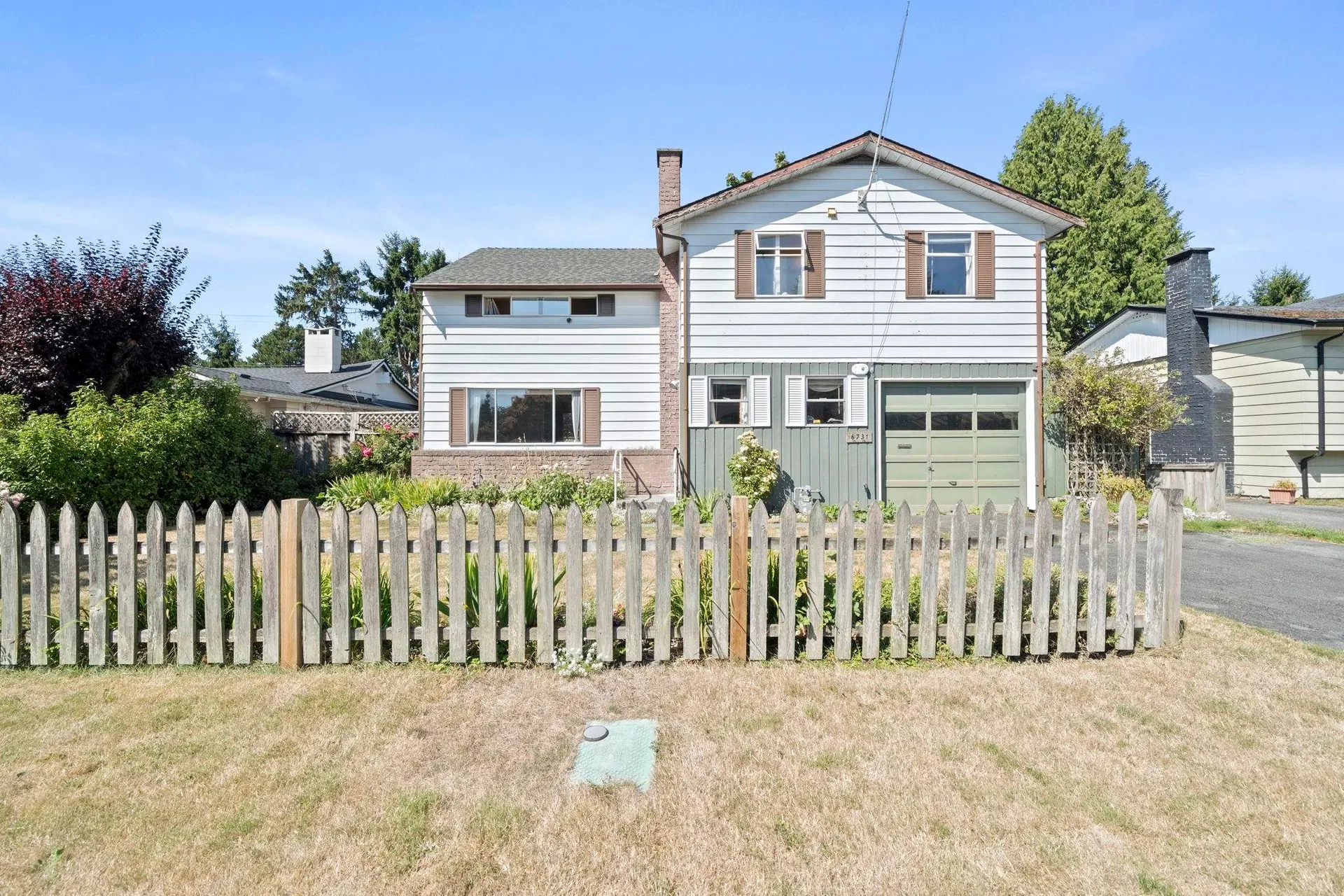 Photo 1 of 34 at 6731 Camsell Crescent