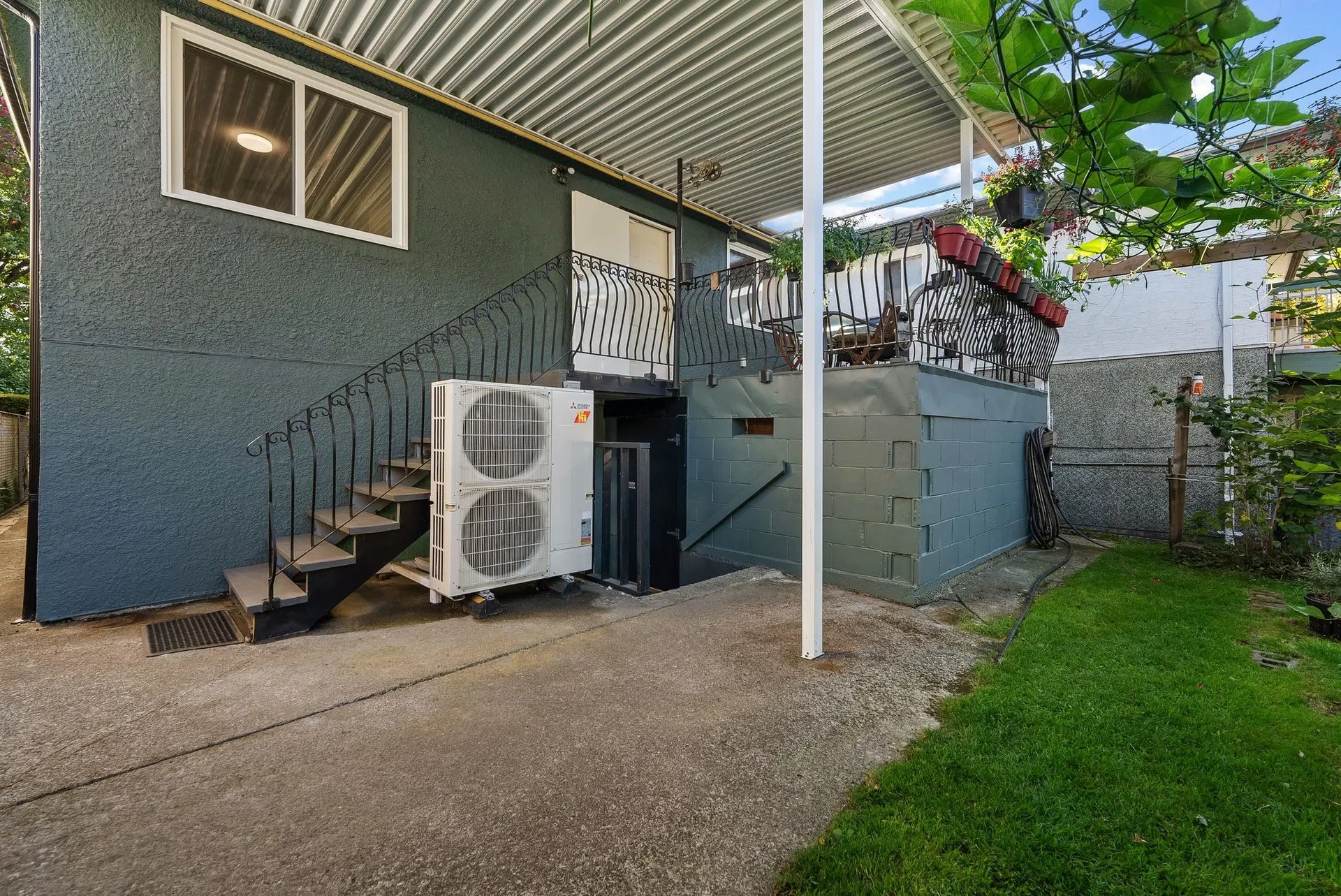 Photo 4 of 36 at 2621 Cambridge Street