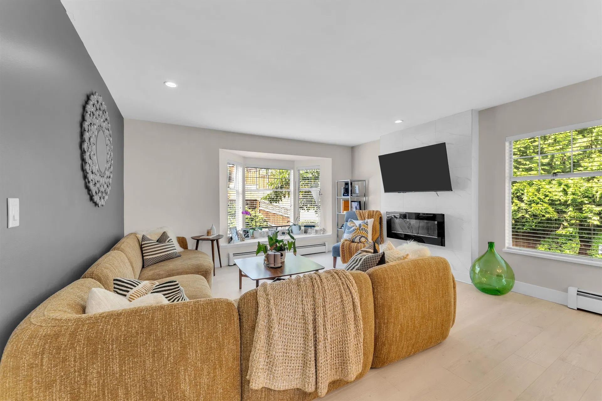 Photo 3 of 19 at #10 – 1140 Falcon Drive