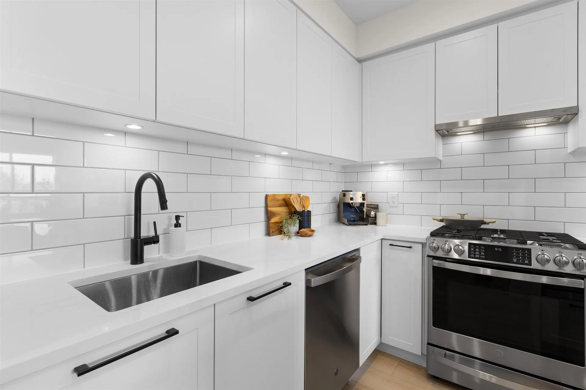 Photo 5 of 23 at #405 – 32174 George Ferguson Way