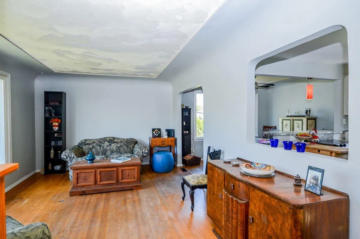Photo 3 of 11 at 46496 Mayfair Avenue