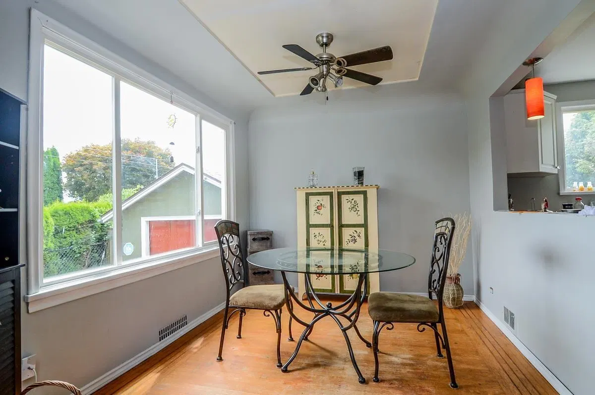 Photo 4 of 11 at 46496 Mayfair Avenue