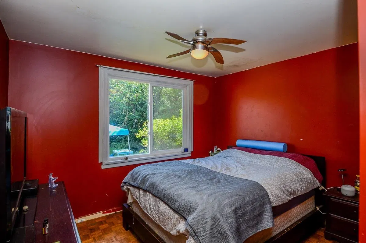 Photo 5 of 11 at 46496 Mayfair Avenue