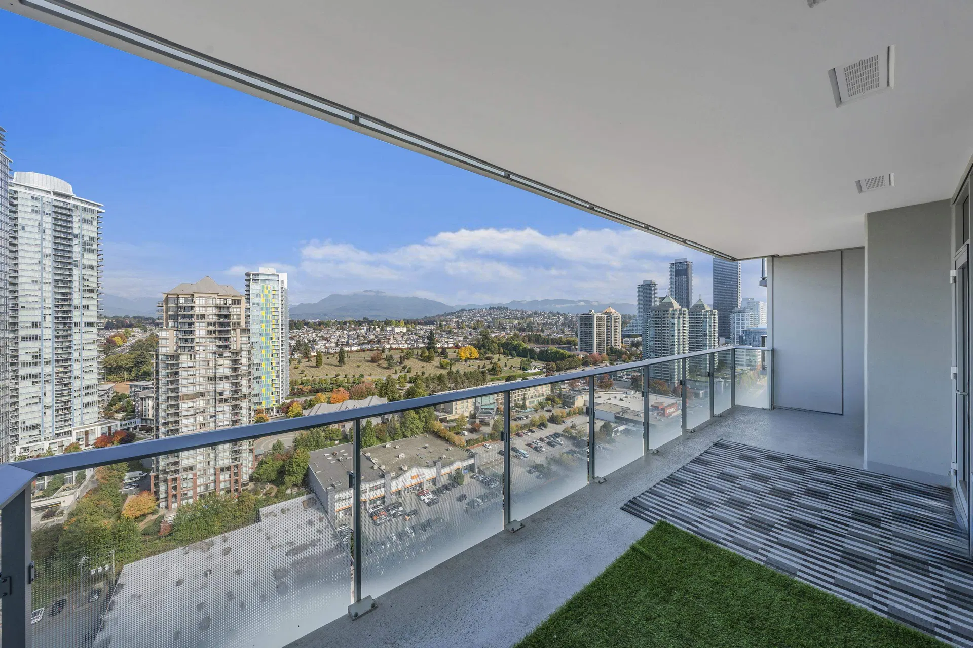 #2506 – 4168 Lougheed Highway