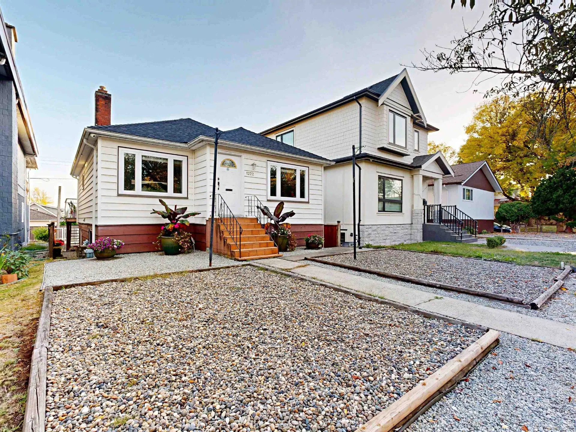 Photo 2 of 35 at 1222 E 51st Avenue
