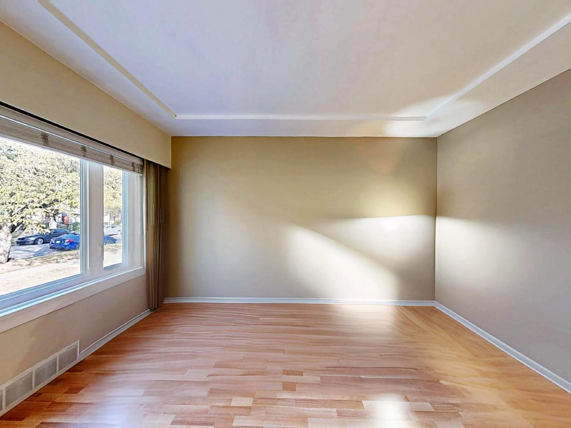 Photo 5 of 35 at 1222 E 51st Avenue