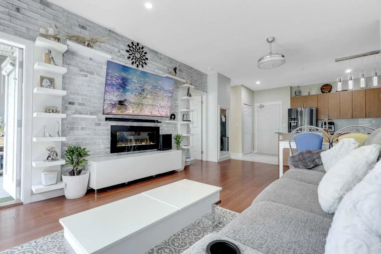 #208 – 2488 Kelly Avenue