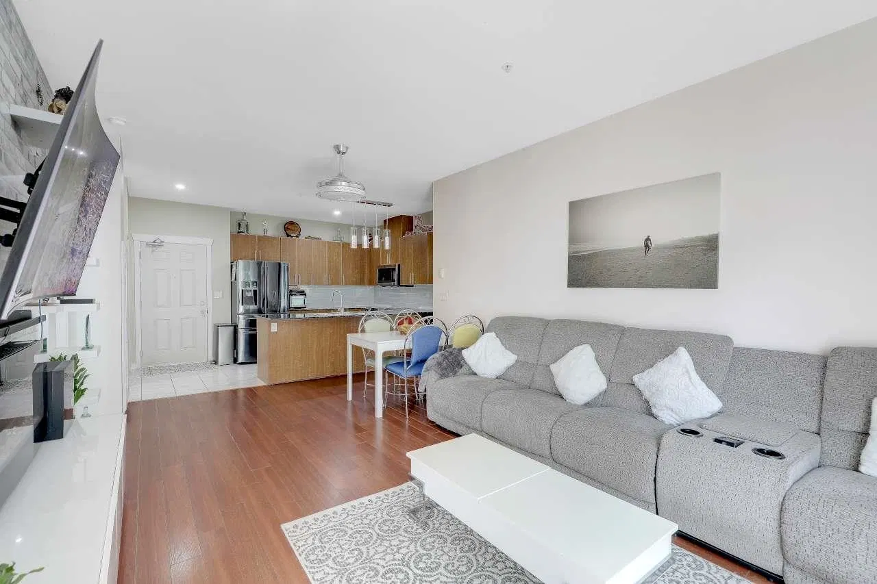 Photo 3 of 32 at #208 – 2488 Kelly Avenue
