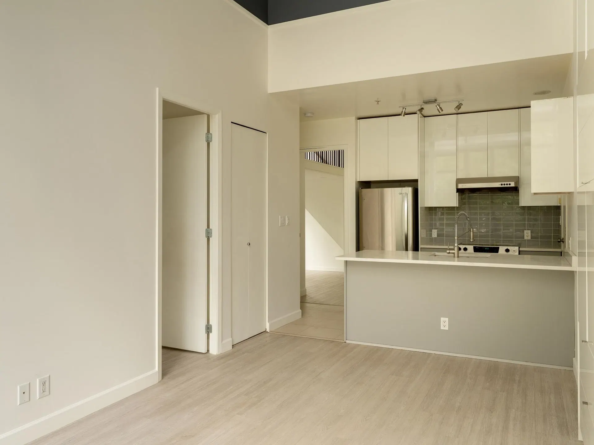 Photo 5 of 38 at TH10 – 2355 Madison Avenue
