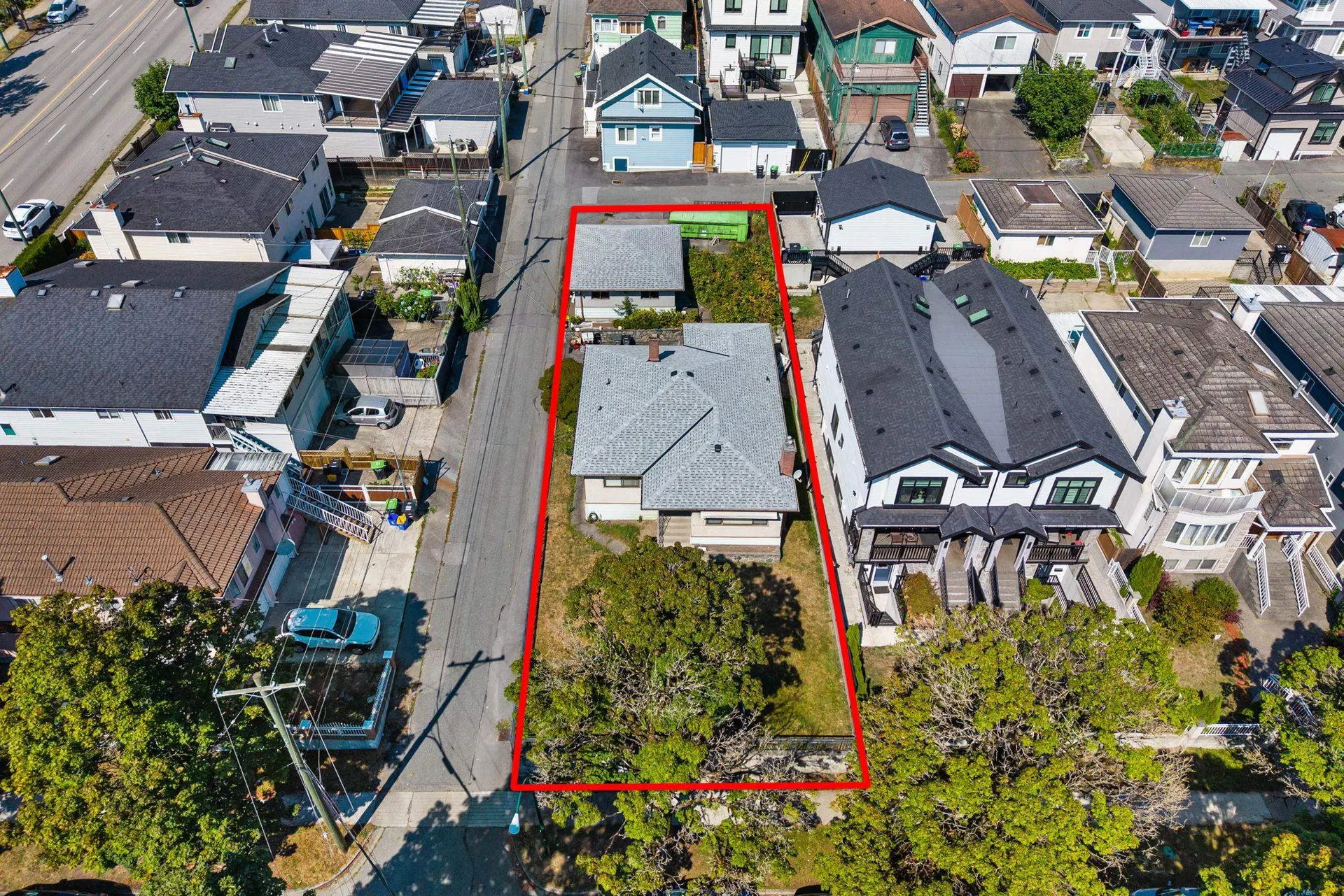 Photo 3 of 19 at 715 E 63rd Avenue