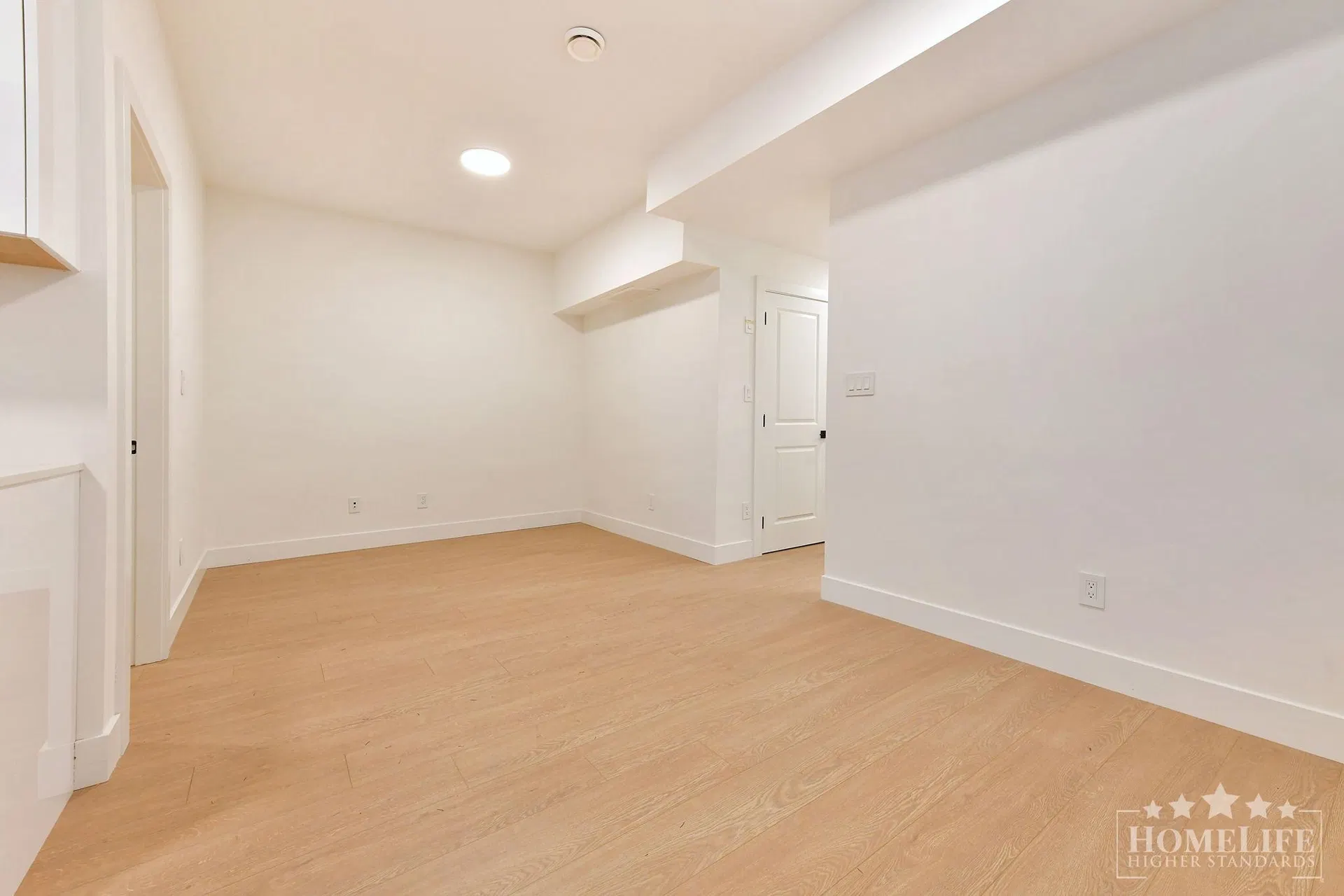 Photo 5 of 15 at Basement – 16678 16 Avenue