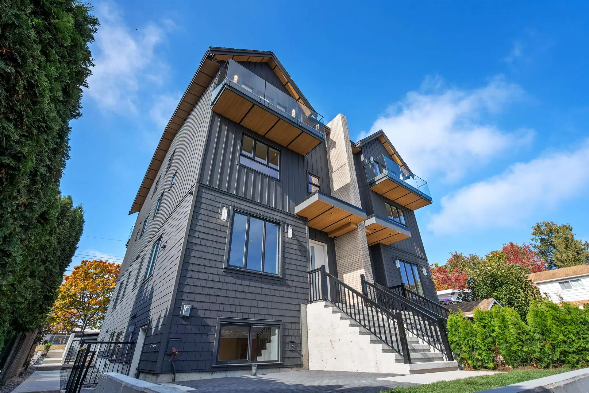 #4 – 1060 Stratford Avenue