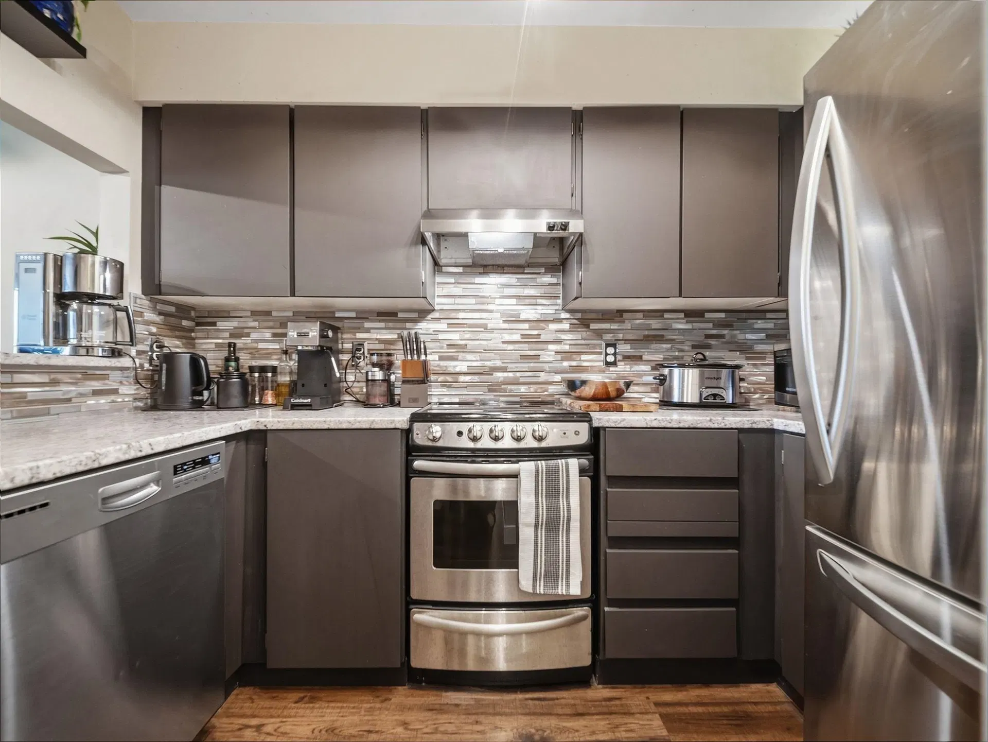 Photo 5 of 28 at #208 – 15272 19 Avenue
