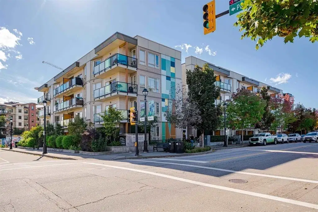 #302 – 20460 Douglas Crescent