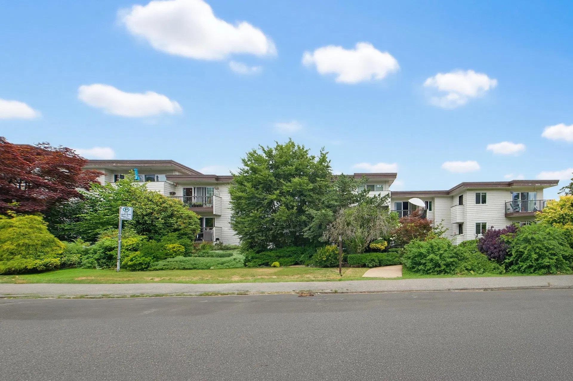 #301 – 2125 2nd Avenue