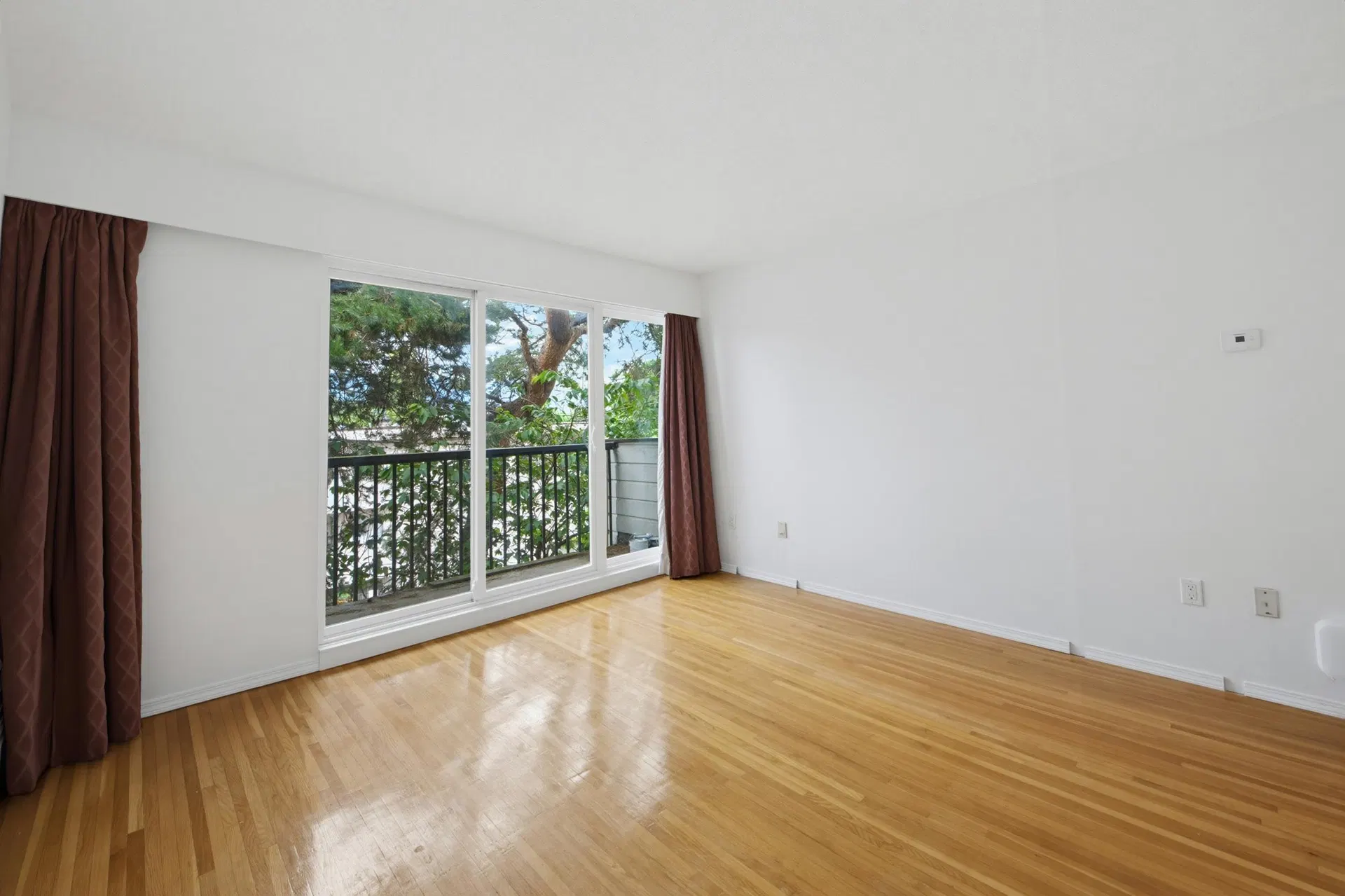 Photo 5 of 37 at #301 – 2125 W 2nd Avenue