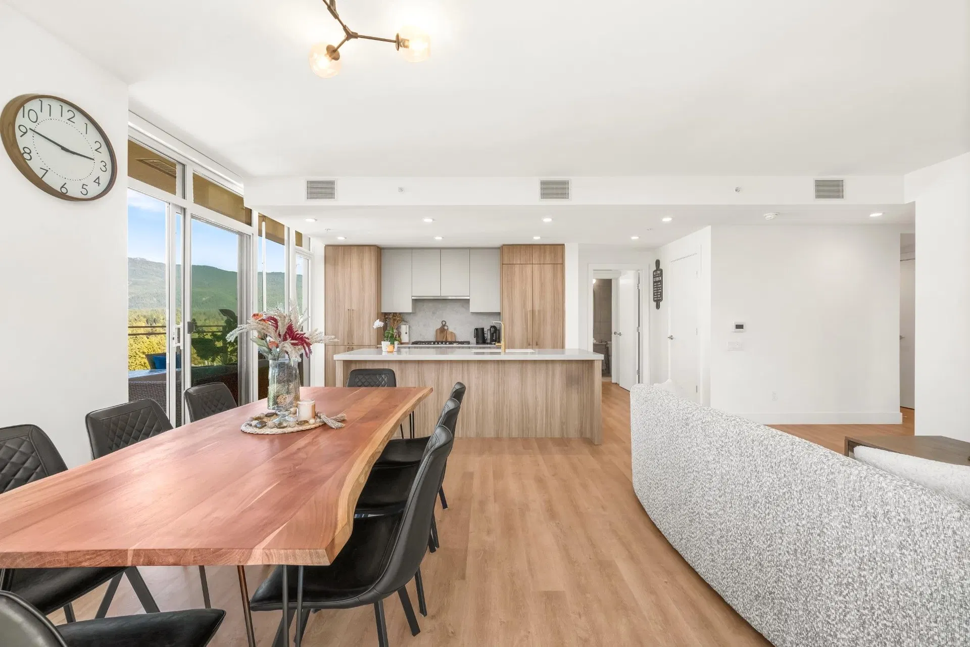 Photo 3 of 40 at #1101 – 2325 Emery Court