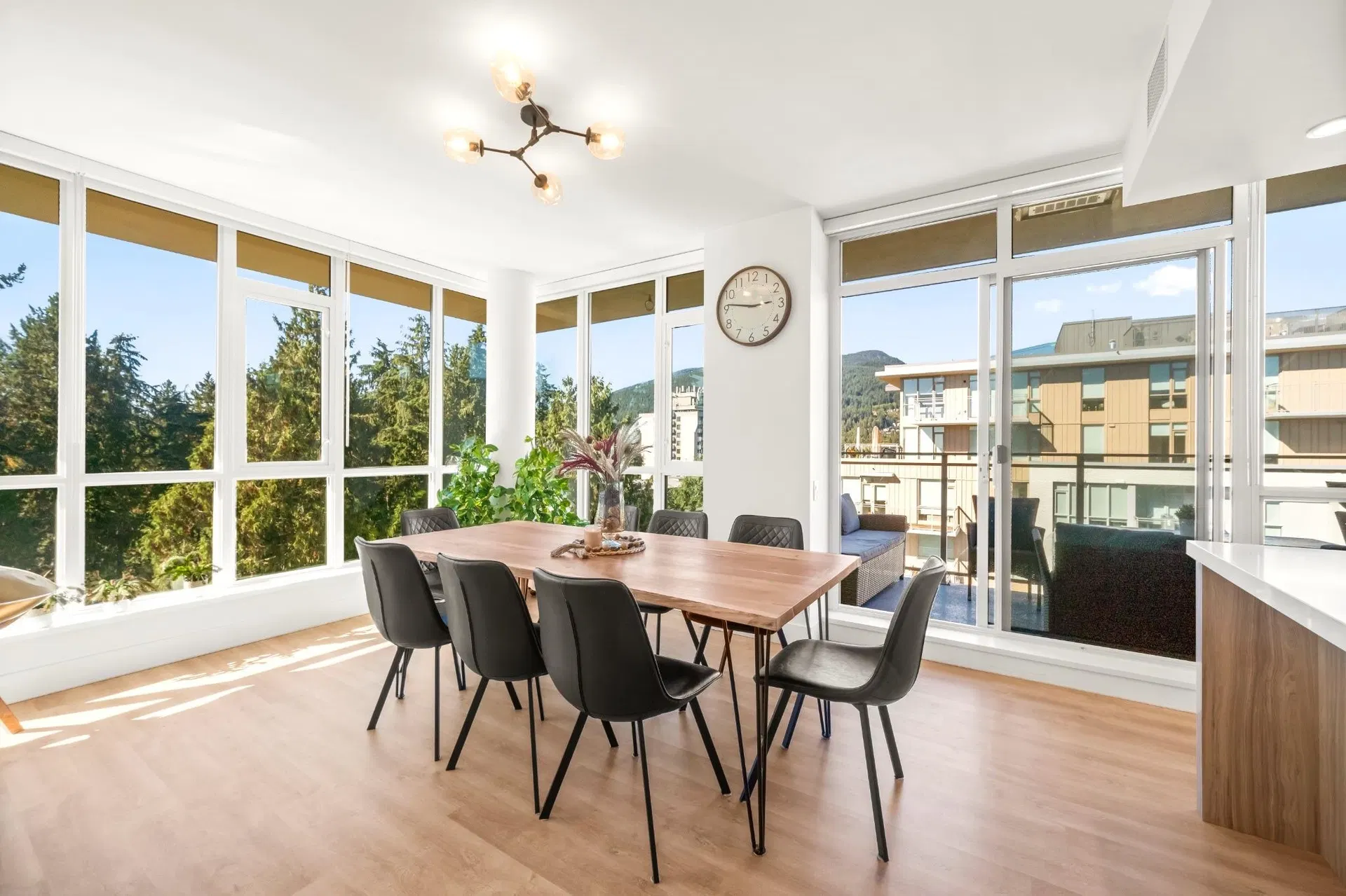 Photo 4 of 40 at #1101 – 2325 Emery Court
