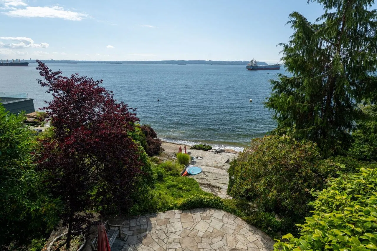 Photo 4 of 32 at 4052 Marine Drive