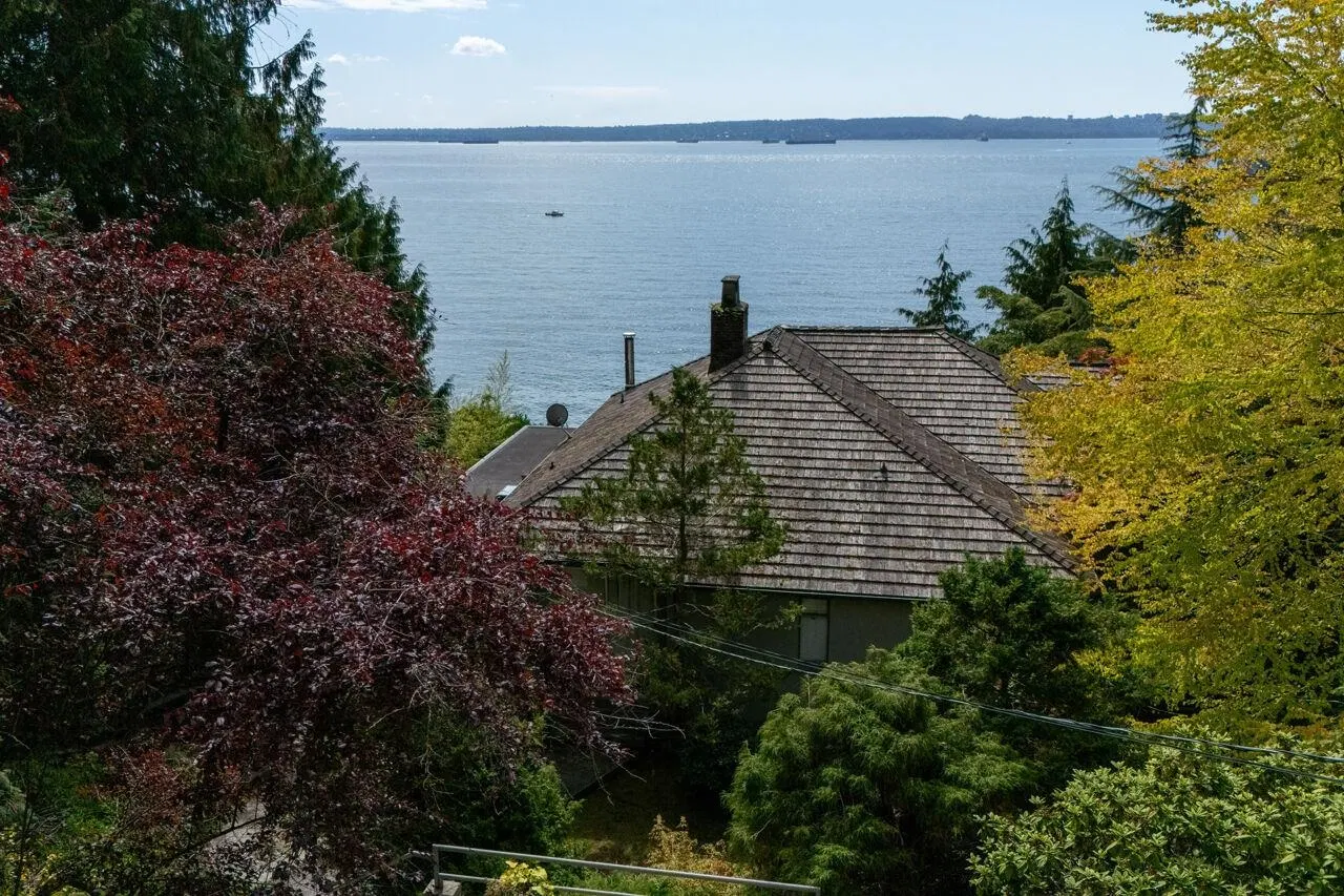 Photo 5 of 32 at 4052 Marine Drive