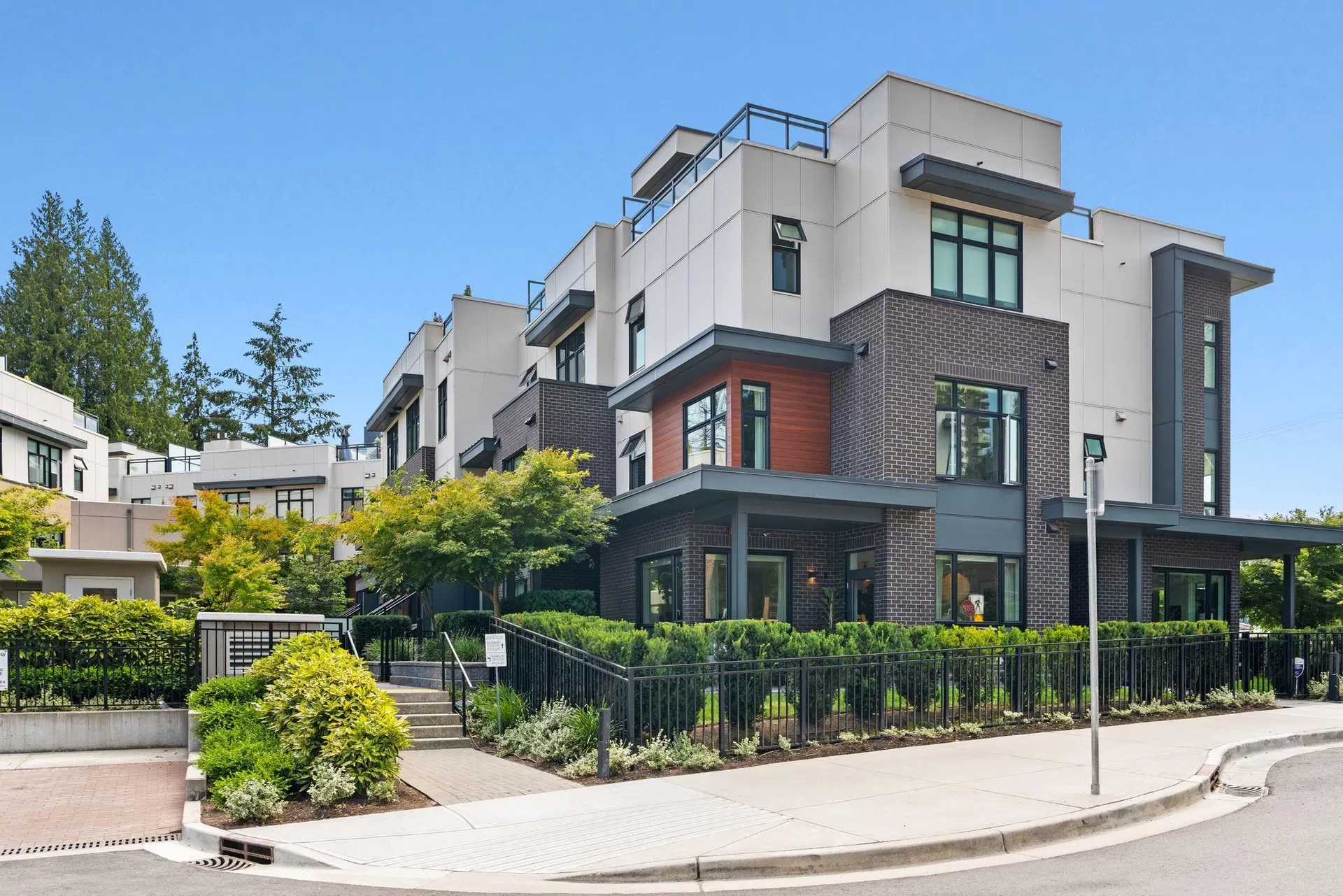 #119 – 2035 Glenaire Drive