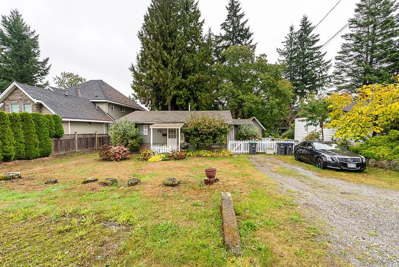 Photo 3 of 23 at 2320 153a Street