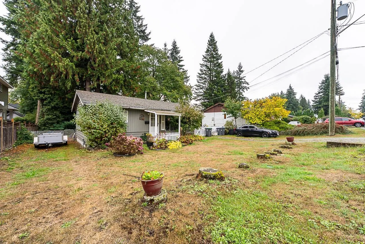 Photo 5 of 23 at 2320 153a Street
