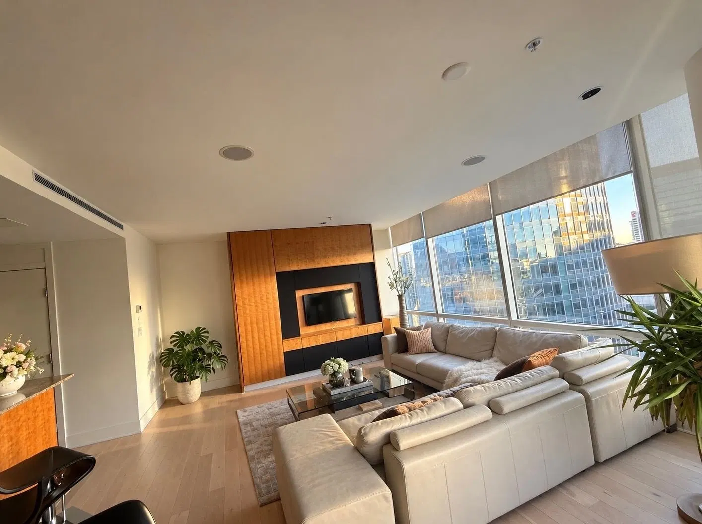 Photo 3 of 10 at #3X05 – 1077 W Cordova Street