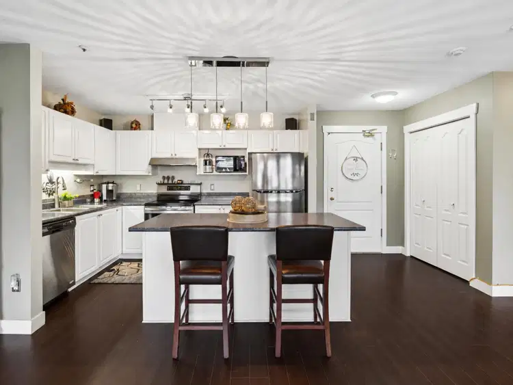 #414 – 2968 Burlington Drive