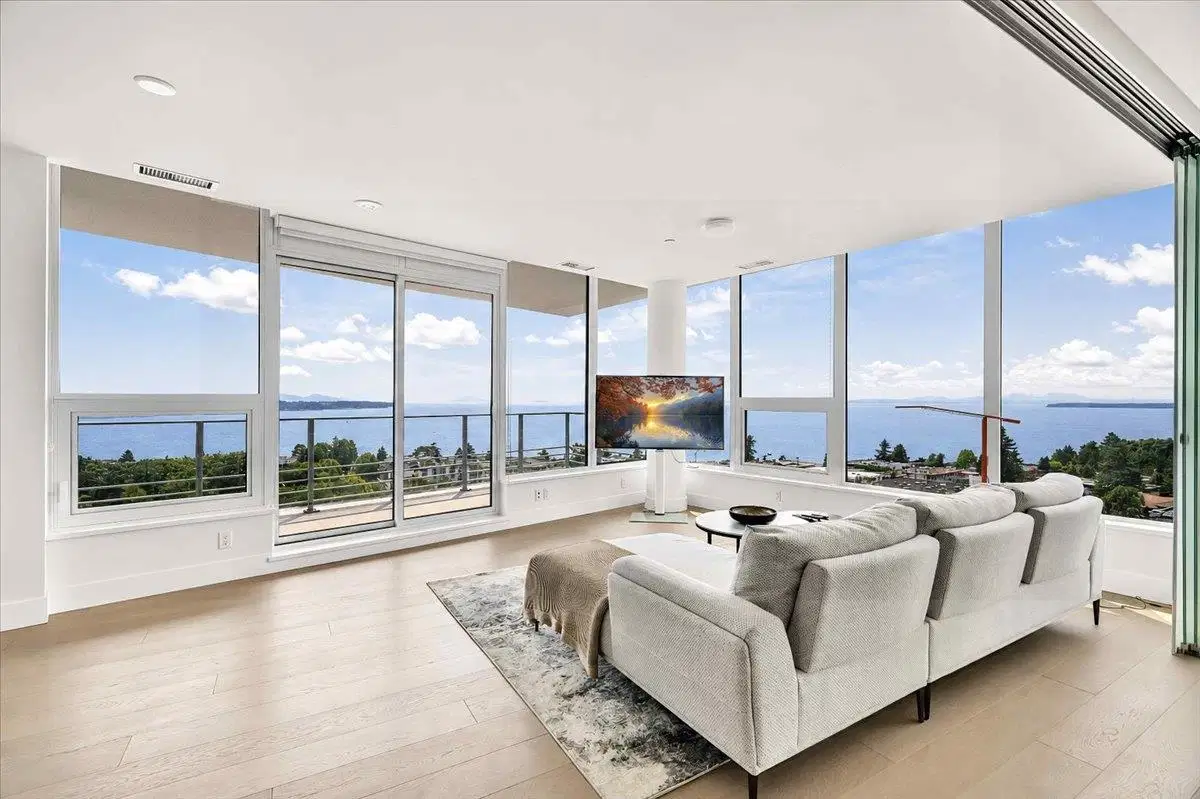 #905 – 1342 Johnston Road
