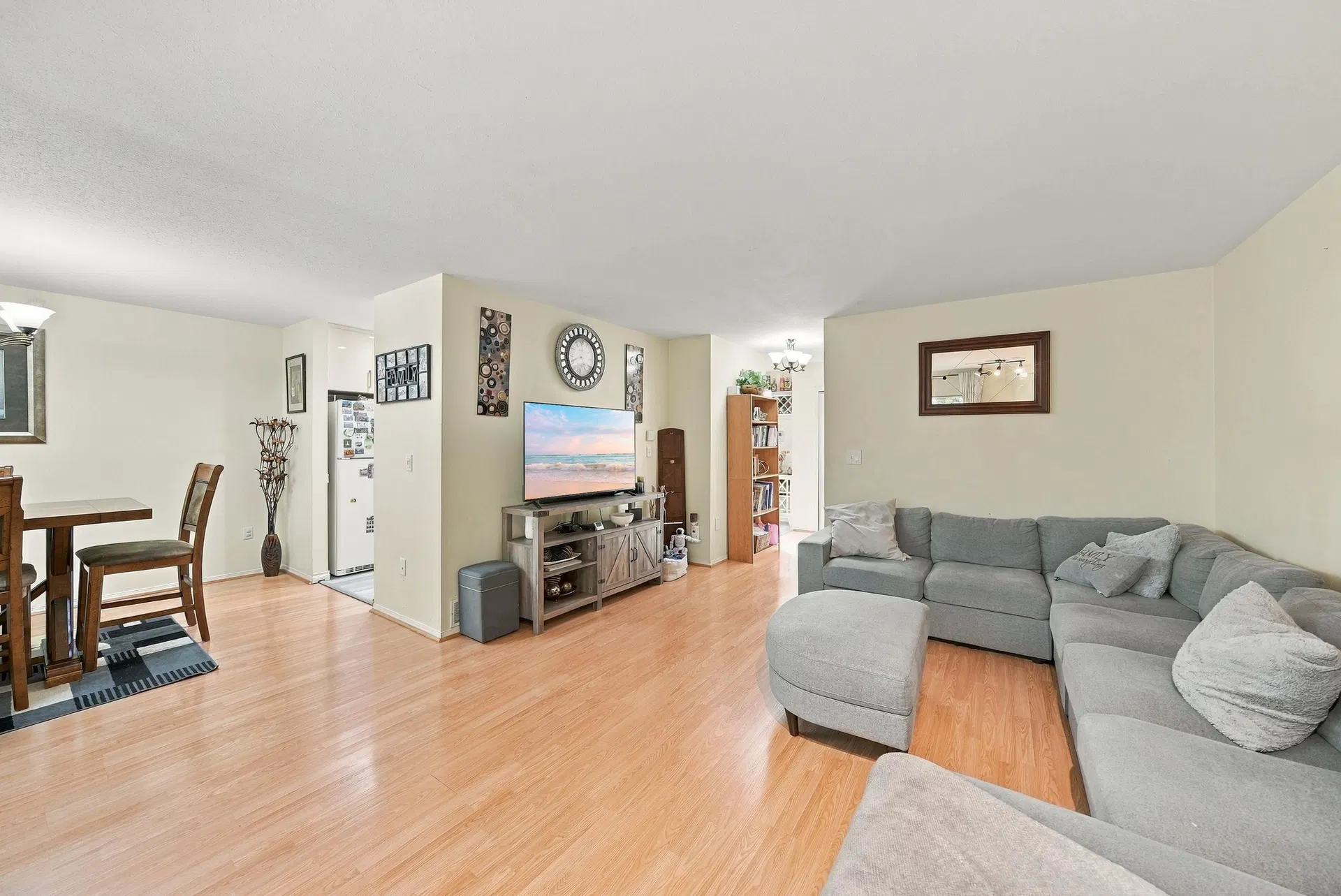 Photo 5 of 24 at #6 – 32339 7 Avenue
