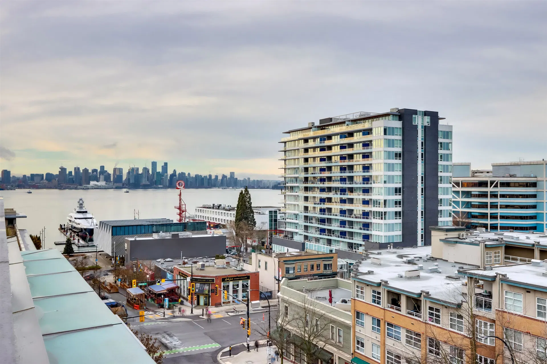 Photo 3 of 6 at #5TH FLR – 88 Lonsdale Avenue