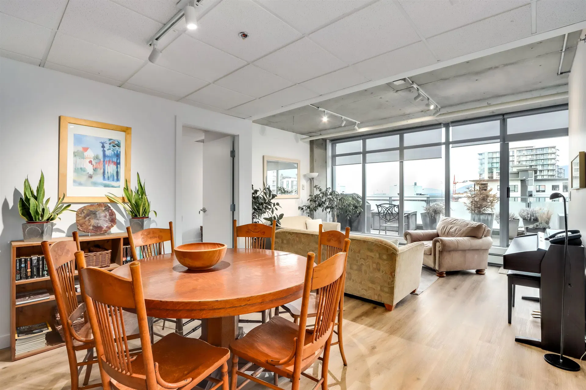 Photo 5 of 6 at #5TH FLR – 88 Lonsdale Avenue