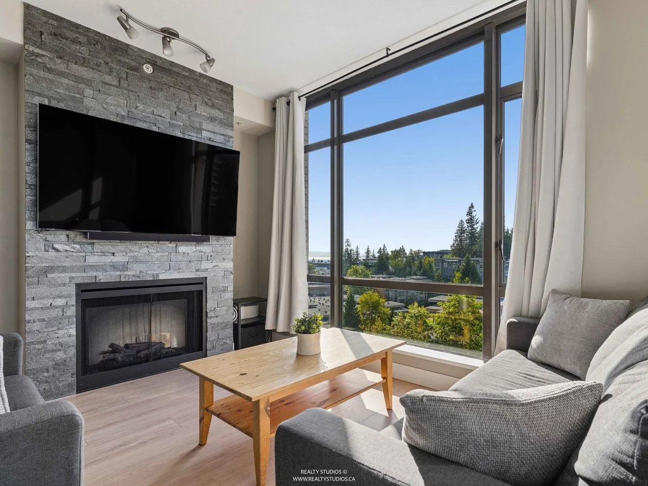 Photo 2 of 33 at #901 – 9300 University Crescent