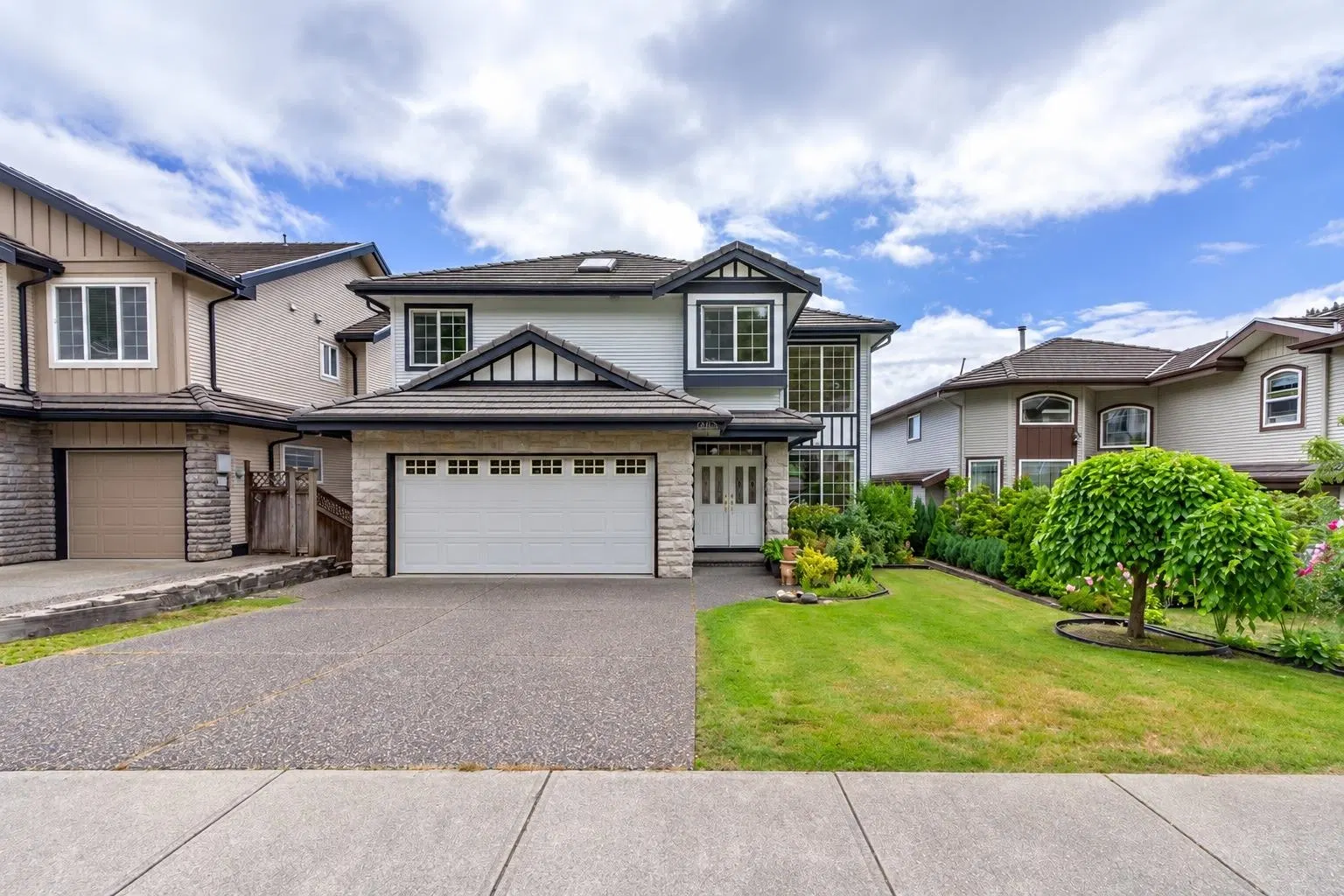 Photo 1 of 40 at 2115 Berkshire Crescent