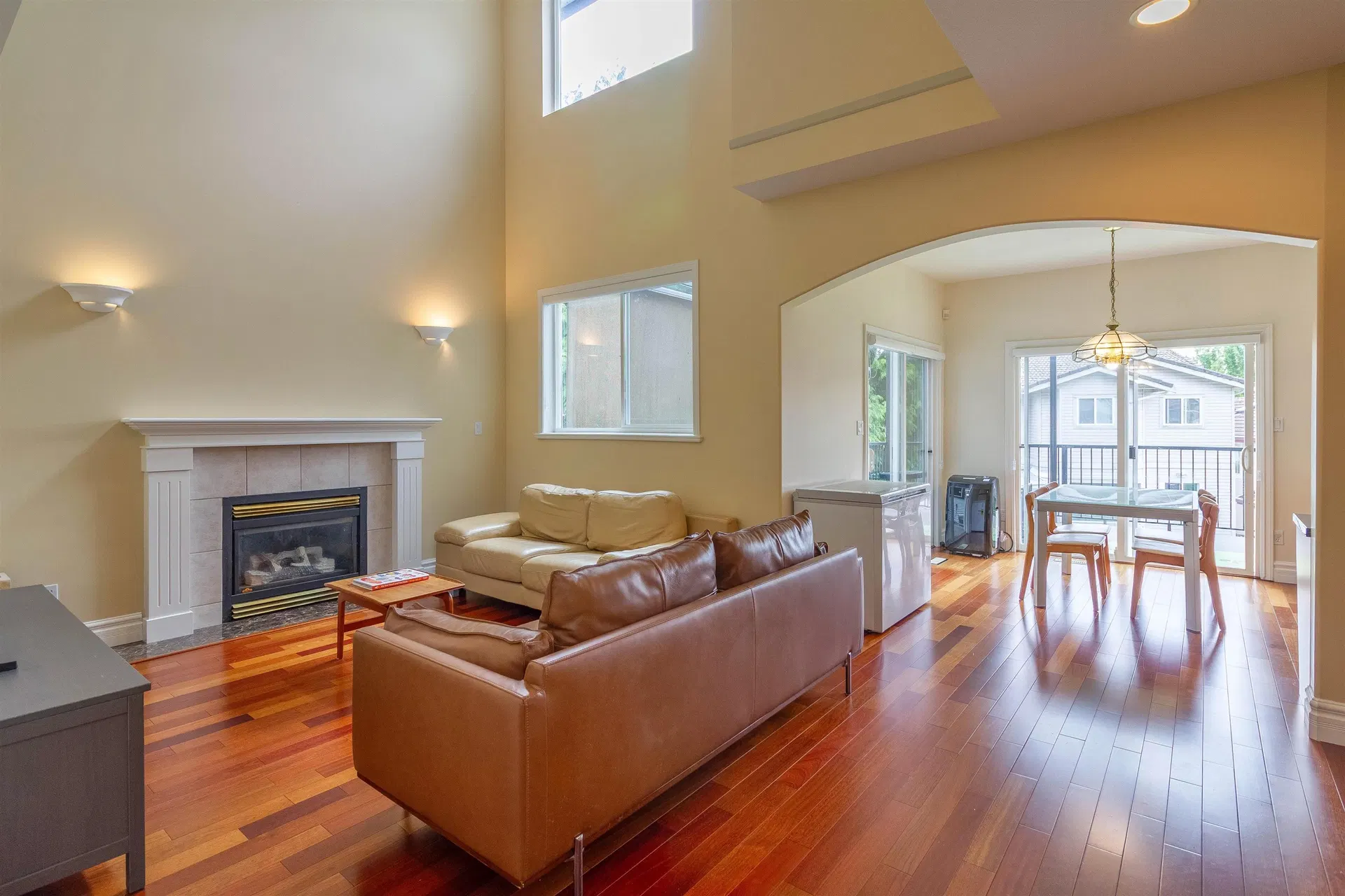 Photo 2 of 40 at 2115 Berkshire Crescent