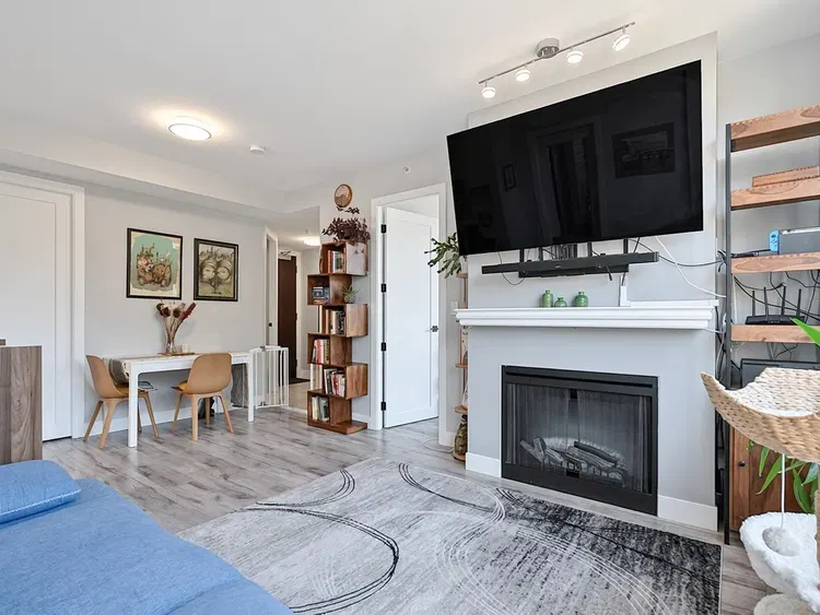 Photo 5 of 21 at #401 – 9300 University Crescent