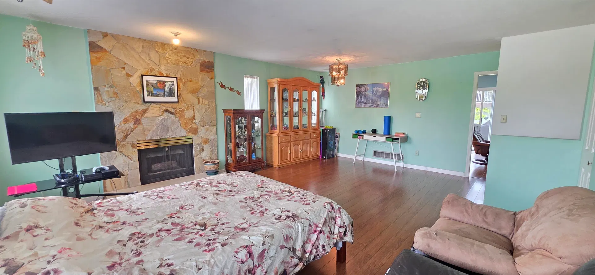 Photo 4 of 36 at 14919 Spenser Drive