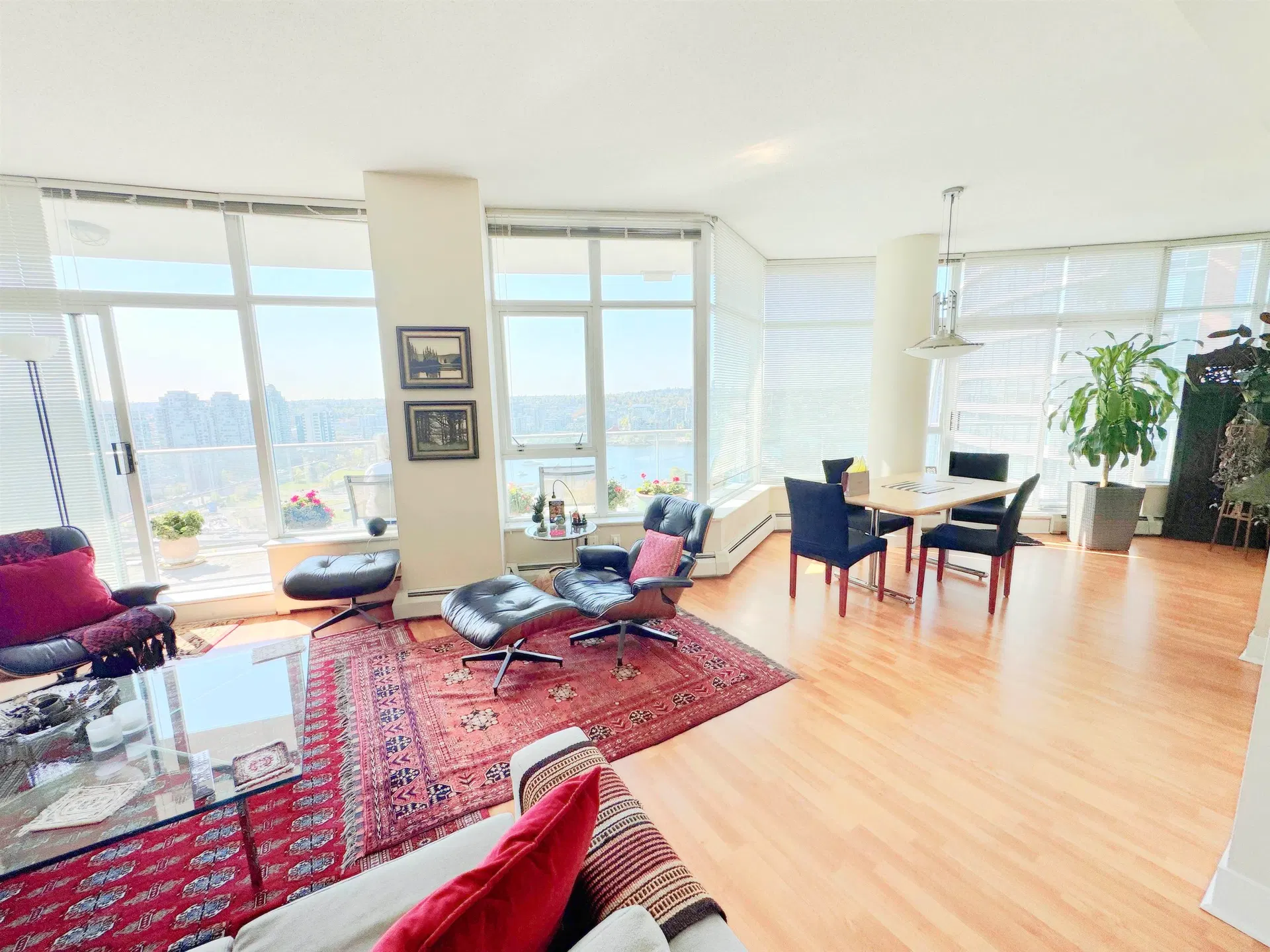 Photo 2 of 13 at #2901 – 58 Keefer Place