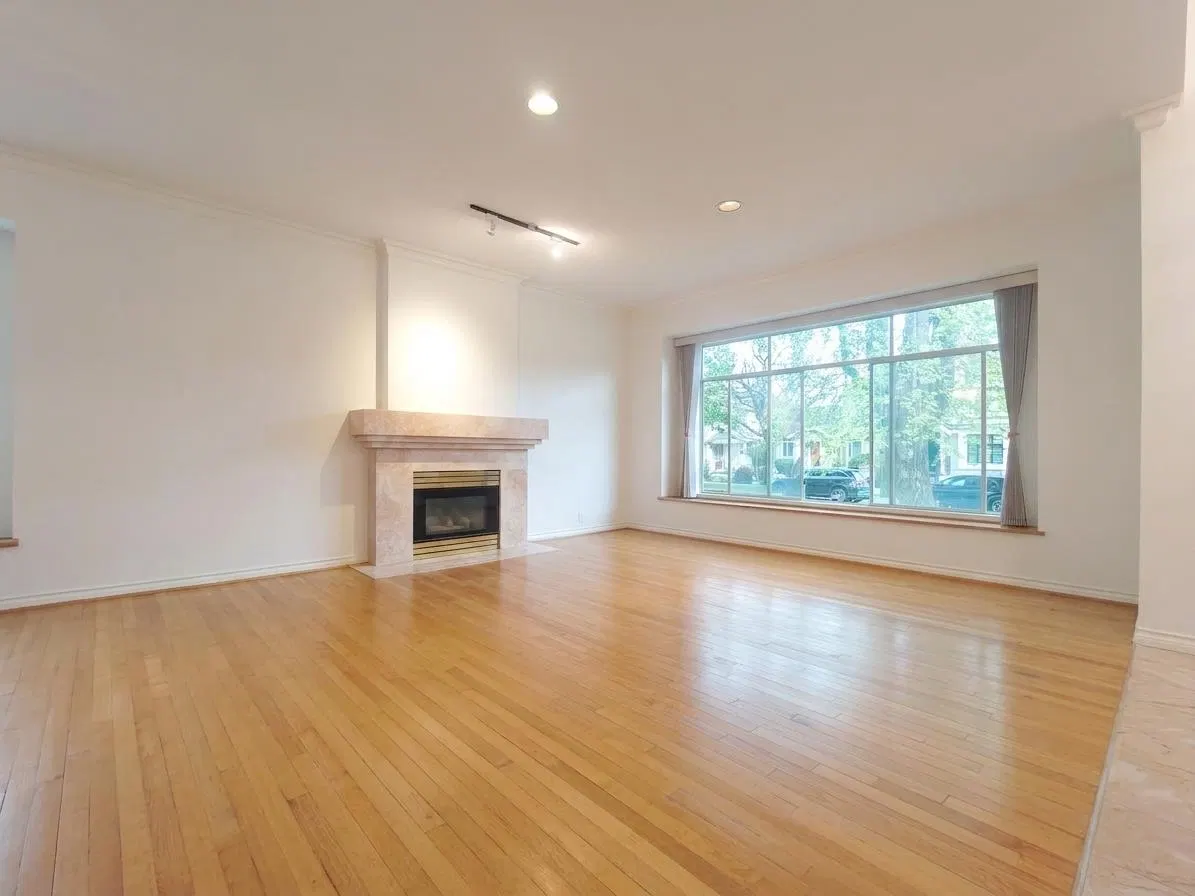 Photo 4 of 30 at 123 E 45th Avenue