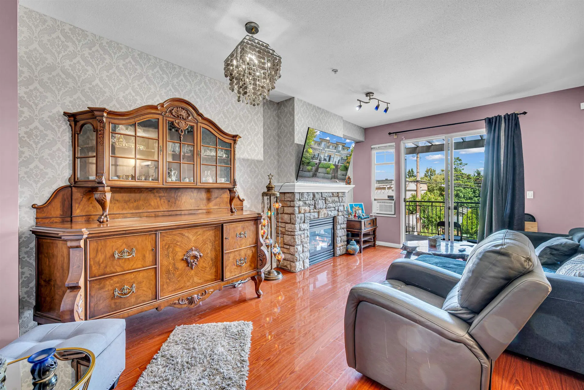 Photo 2 of 26 at #6 – 1010 Ewen Avenue