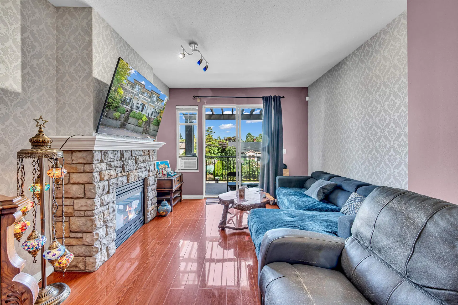 Photo 3 of 26 at #6 – 1010 Ewen Avenue