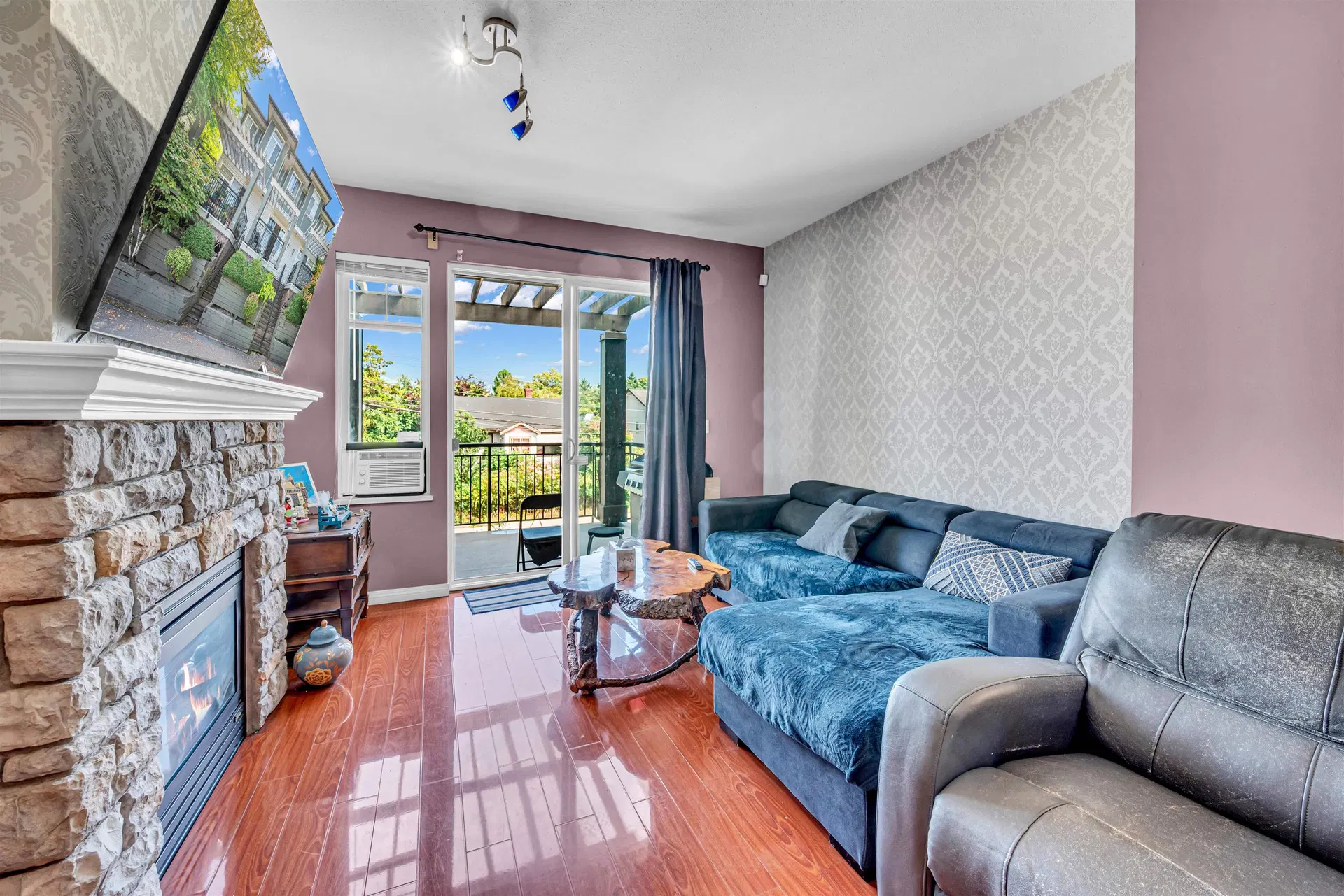 Photo 4 of 26 at #6 – 1010 Ewen Avenue