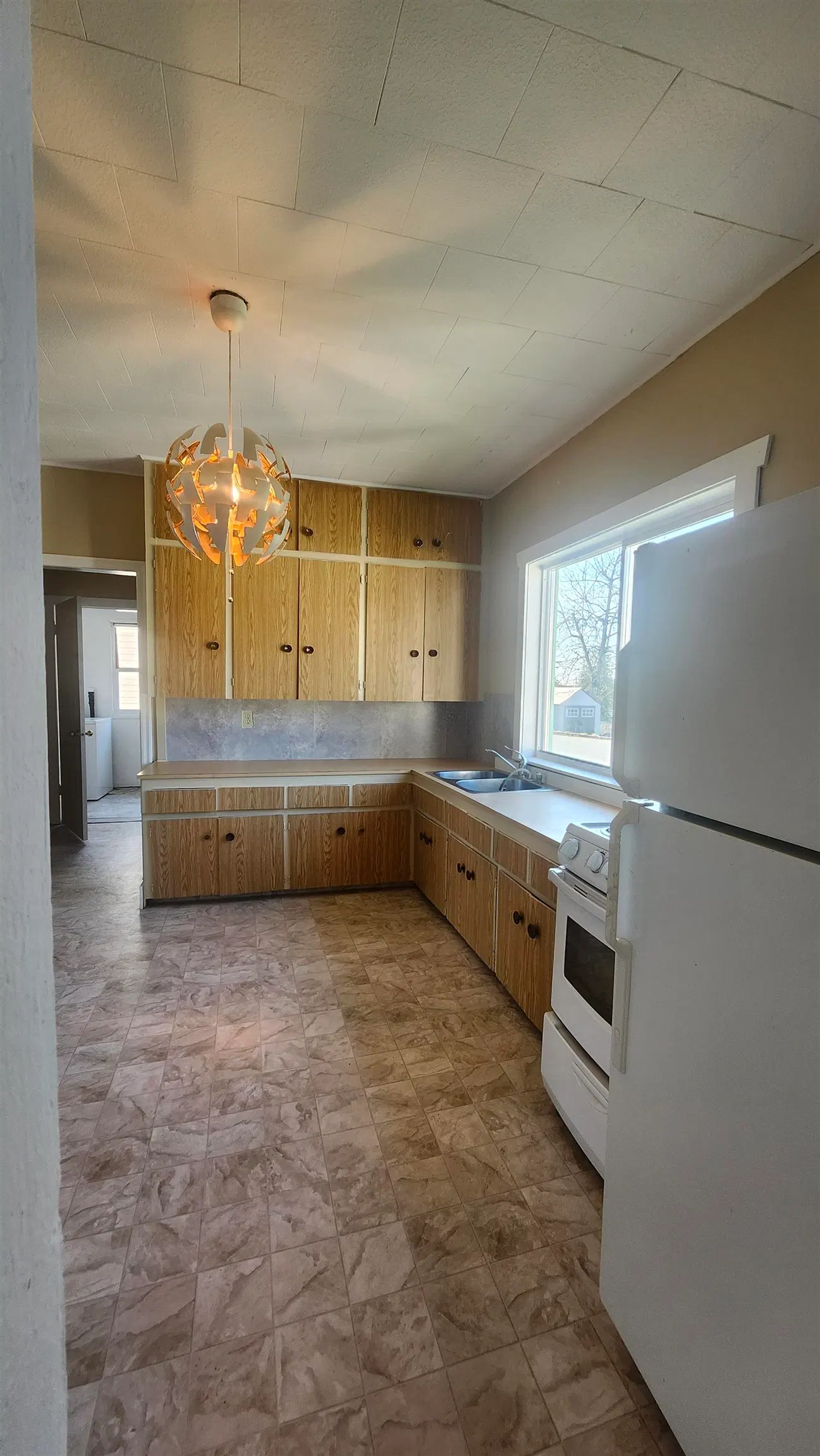 Photo 4 of 10 at 7575 Dunsmuir Street