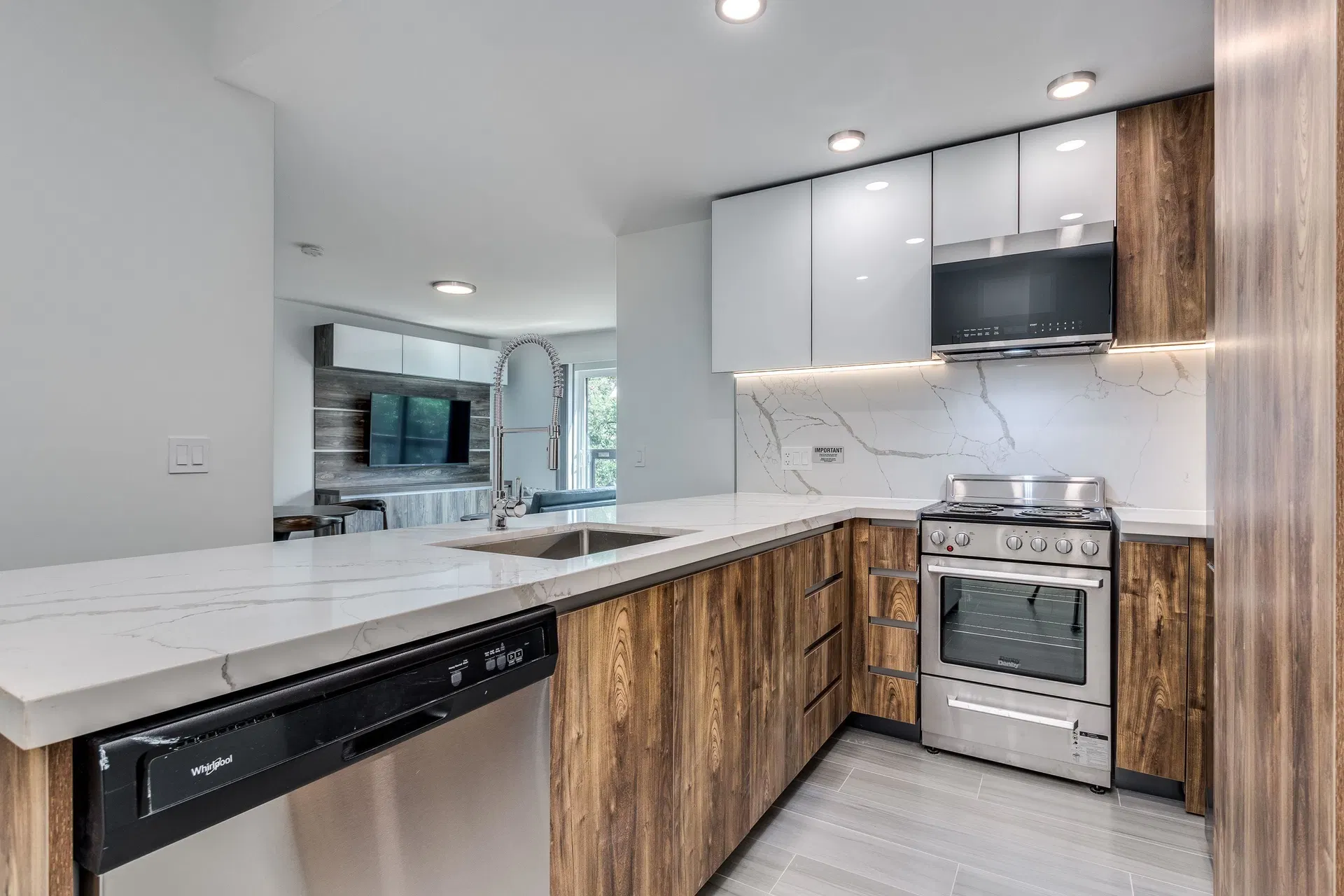 Photo 3 of 21 at #310 – 1168 Pendrell Street