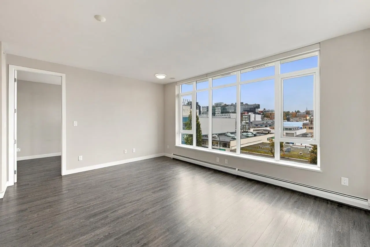 Photo 5 of 35 at #402 – 1788 Ontario Street