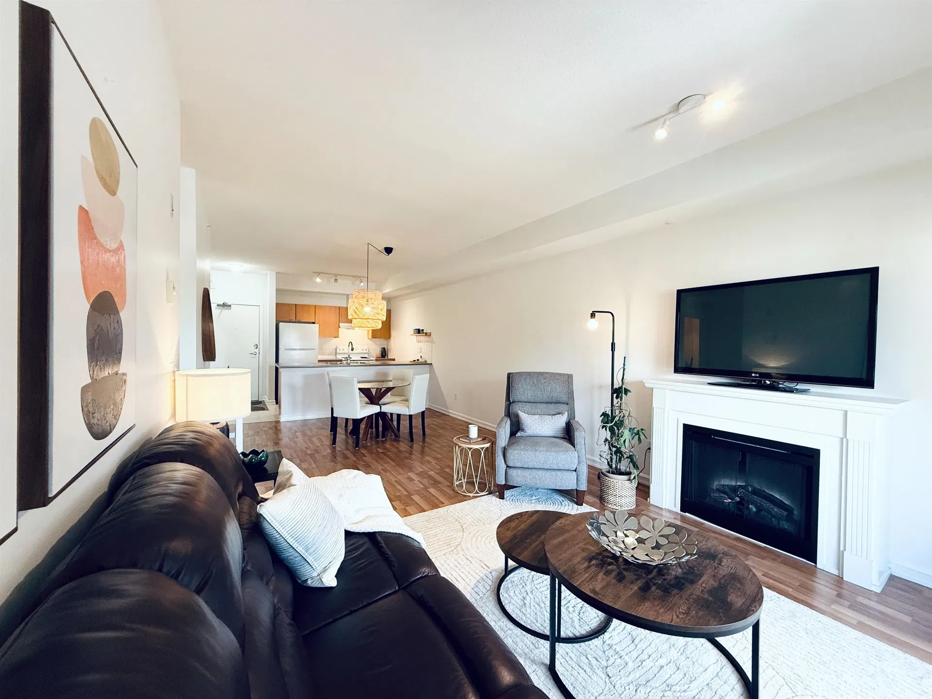 Photo 4 of 40 at #403 – 10088 148 Street